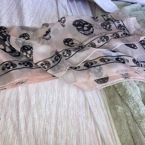 NWT Alexander McQueen Classic Skull Print Chiffon Silk Pink & Black Logo Scarf